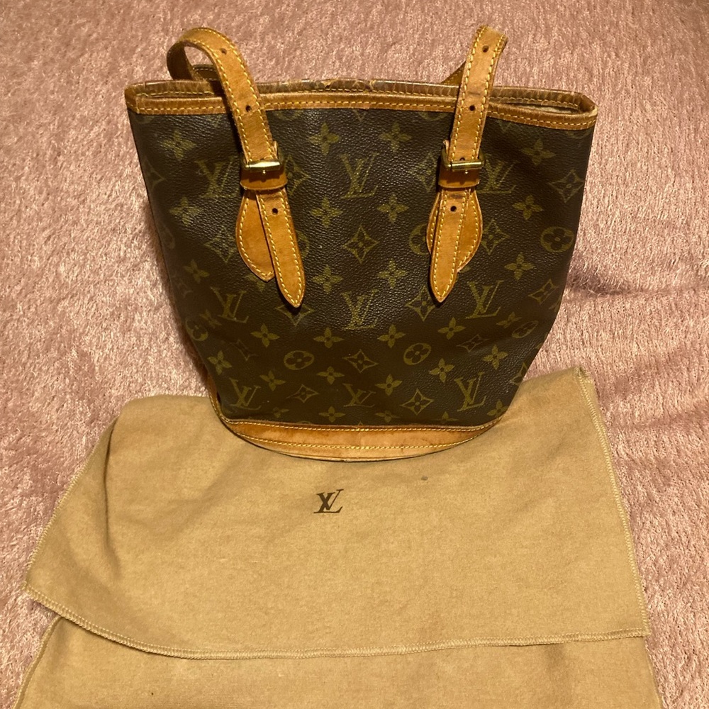 Authentic Louis Vuitton PM bucket bag.